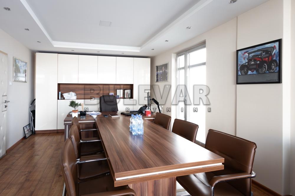 Slika 3 - Obrenovićeva,  Lokal za izdavanje, 185m2, 1.500€