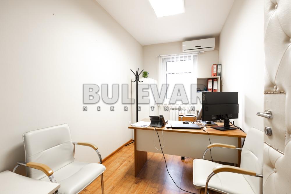 Slika 10 - Obrenovićeva,  Lokal za izdavanje, 185m2, 1.500€