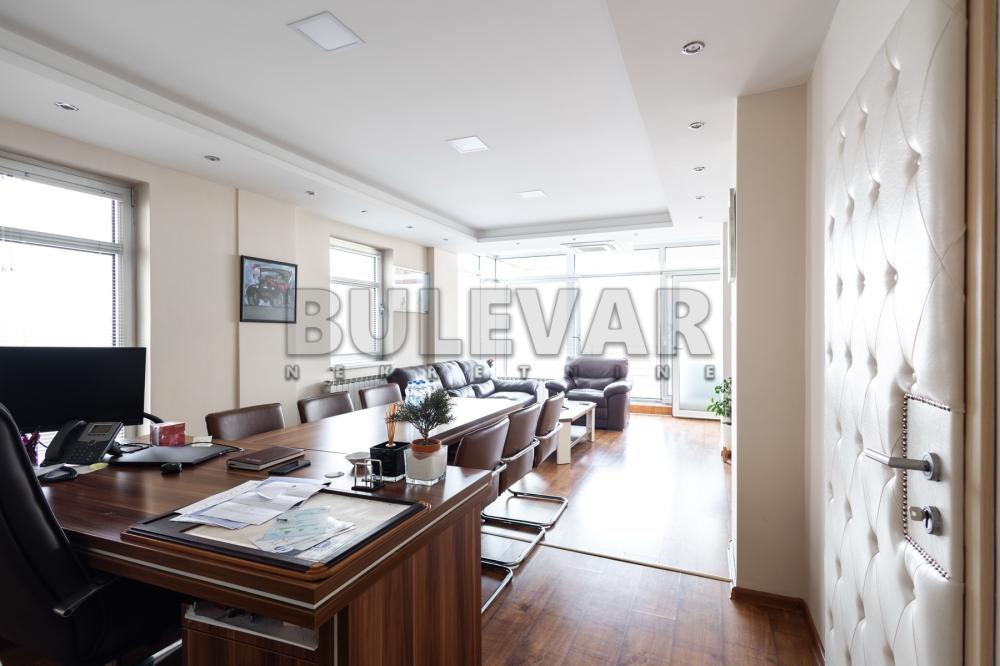 Slika 4 - Obrenovićeva,  Lokal za izdavanje, 185m2, 1.500€