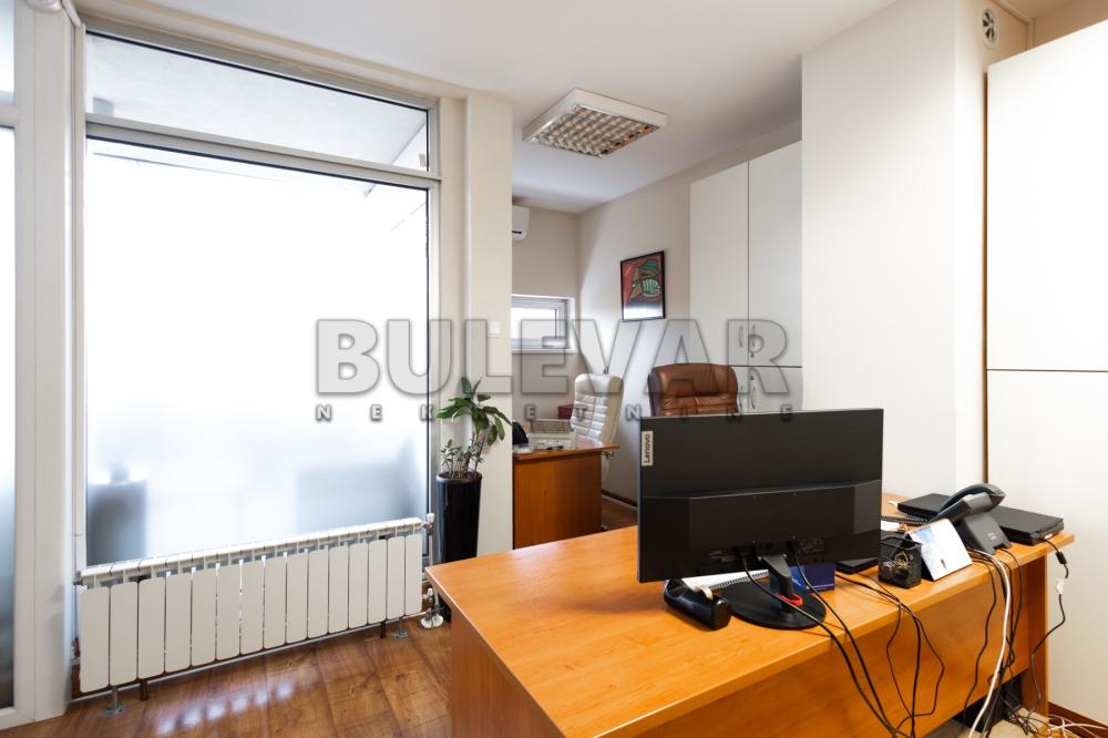 Slika 7 - Obrenovićeva,  Lokal za izdavanje, 185m2, 1.500€