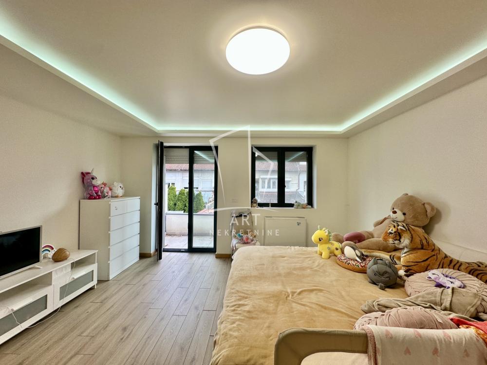 Slika 10 - Generala Mihajla Nedeljkovića,  Kuća na prodaju, 182m2, 750.000€