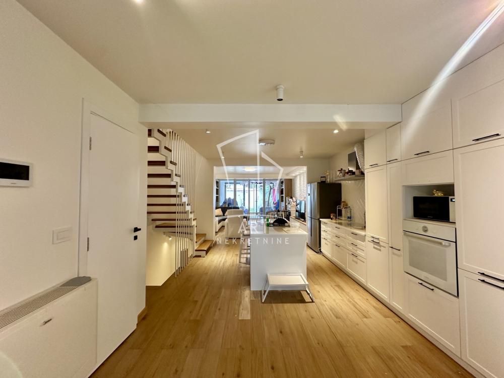 Slika 1 - Generala Mihajla Nedeljkovića,  Kuća na prodaju, 182m2, 750.000€