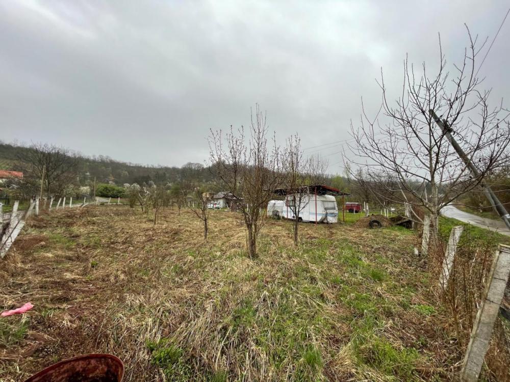 Glavna slika - Plac na prodaju, Sremska Kamenica, , 42.000€