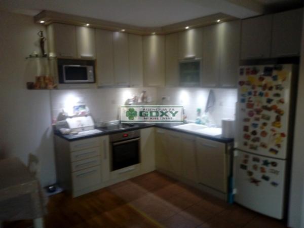 Slika 2 - Ugrinovacki put 19 deo, Trosoban stan na prodaju, 75m2, 105.000€