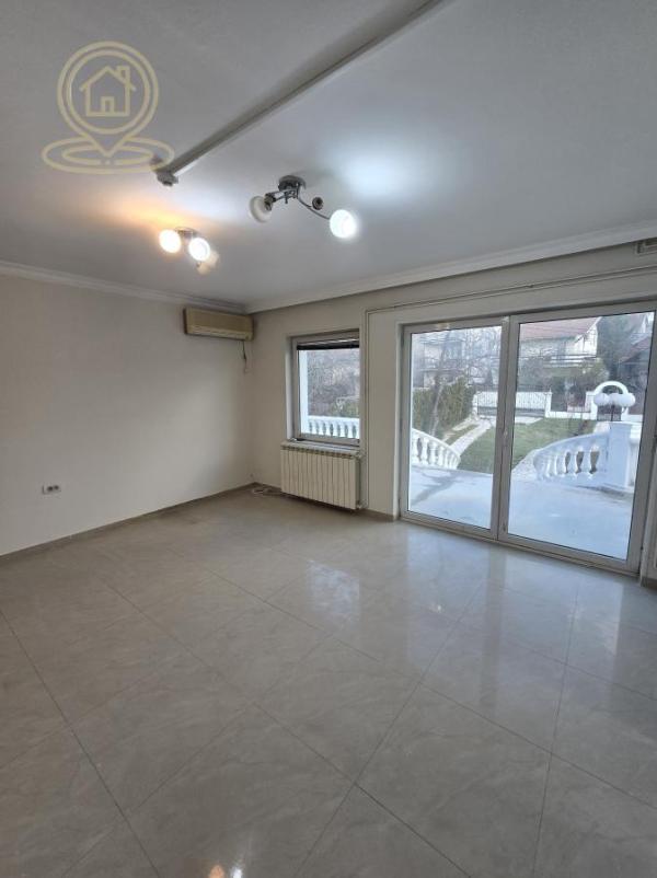 Slika 5 -  Kuća na prodaju, 390m2, 585.000€