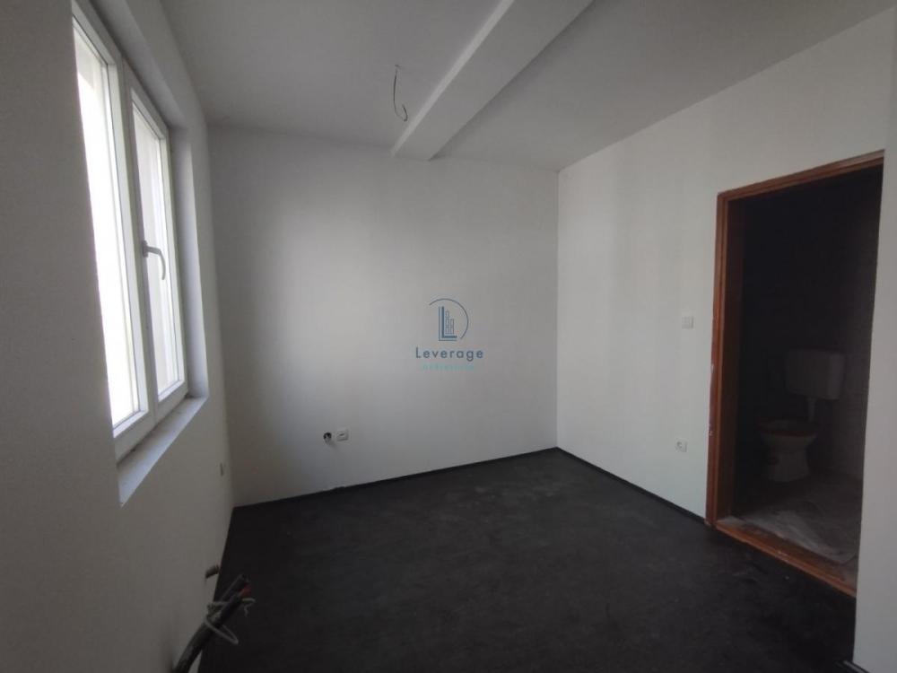 Slika 1 -  Stan na prodaju, 193m2, 231.495€