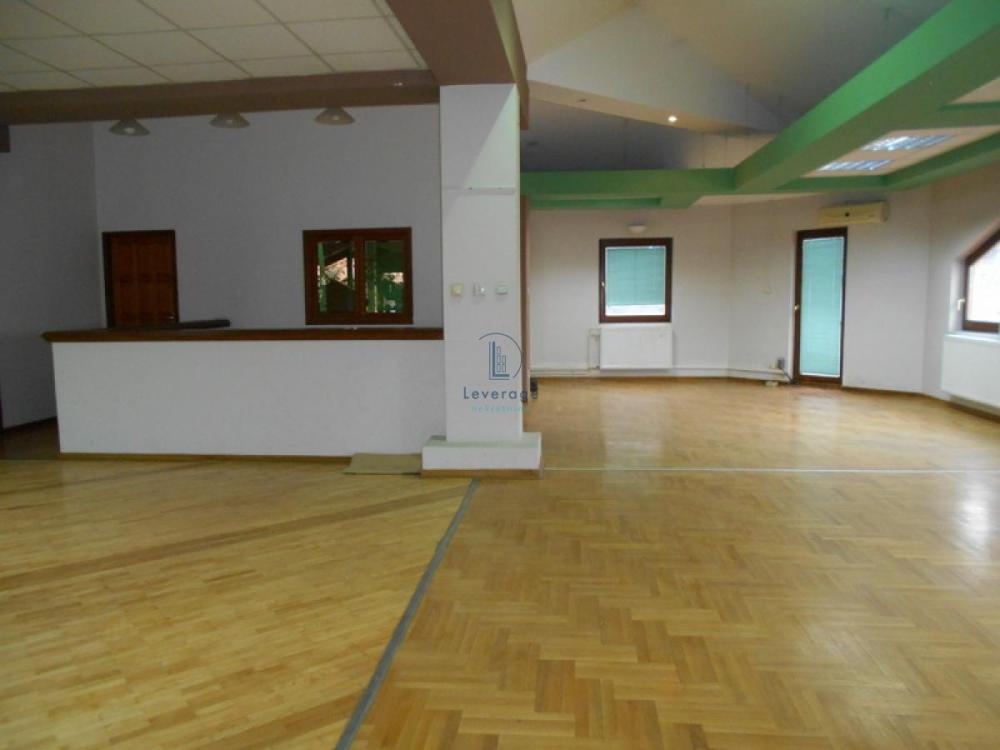 Slika 2 - Surčinska,  Lokal za izdavanje, 250m2, 1.400€