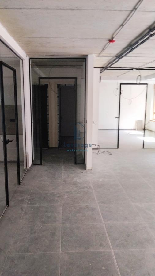 Slika 10 - Bulevar heroja sa Košara,  Lokal za izdavanje, 237m2, 4.000€