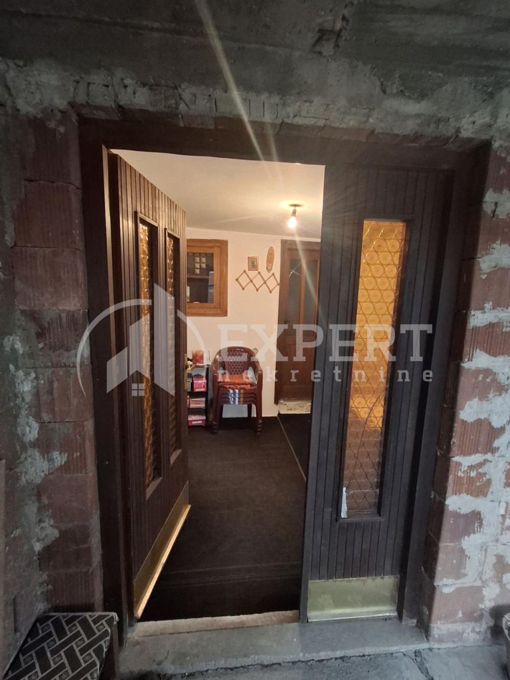 Slika 1 - Radikinski put,  Kuća na prodaju, 261m2, 89.000€