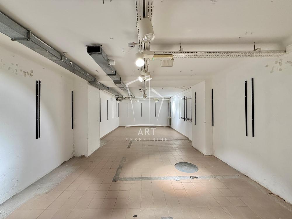 Slika 11 - Terazije,  Lokal za izdavanje, 210m2, 10.000€