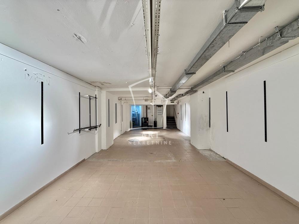 Slika 3 - Terazije,  Lokal za izdavanje, 210m2, 10.000€