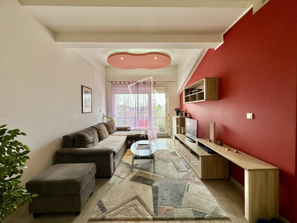 Slika 1 - Cara Dušana, Četvorosoban stan na prodaju, 59m2, 215.000€