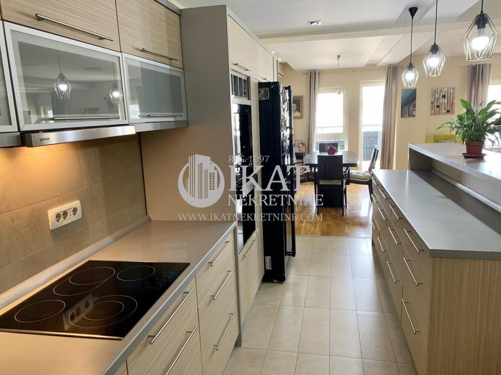 Slika 10 - Đevđelijska, Četvorosoban stan na prodaju, 160m2, 380.000€