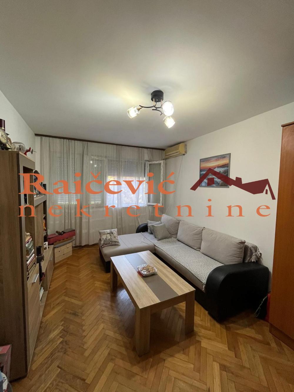 Slika 2 - Salvadora Aljendea, Trosoban stan na prodaju, 66m2, 157.000€