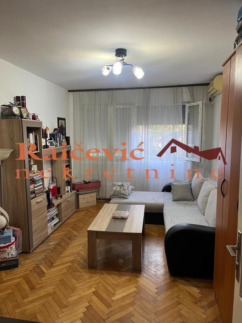 Slika 3 - Salvadora Aljendea, Trosoban stan na prodaju, 66m2, 157.000€