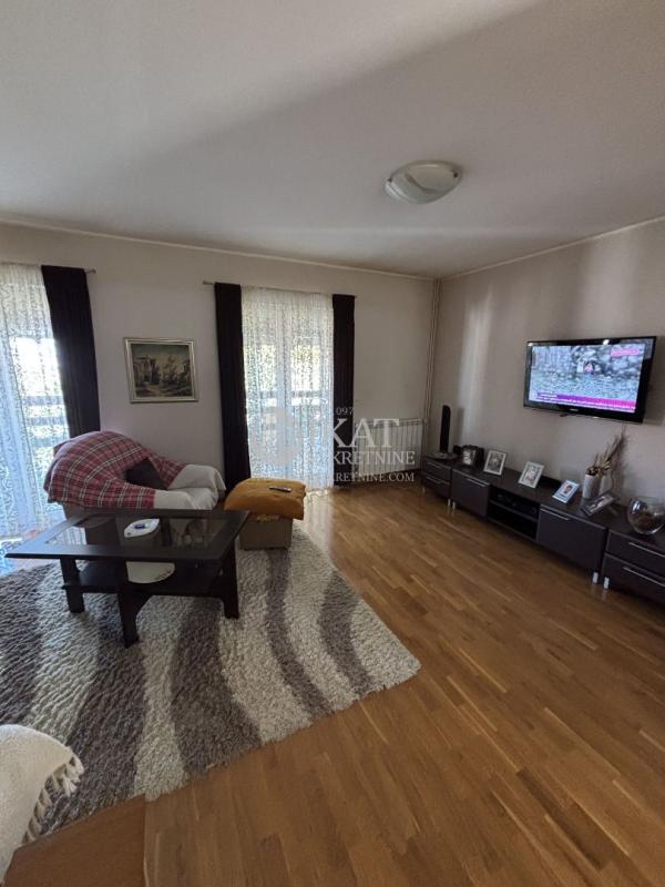 Slika 1 - Drvarske česme, Kuća na prodaju, 224m2, 350.000€