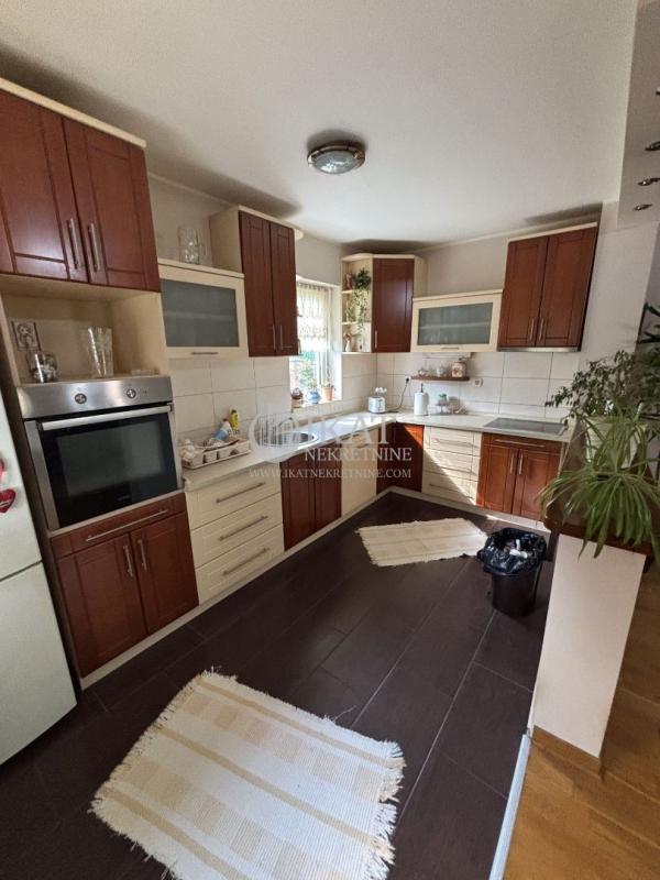 Slika 2 - Drvarske česme, Kuća na prodaju, 224m2, 350.000€