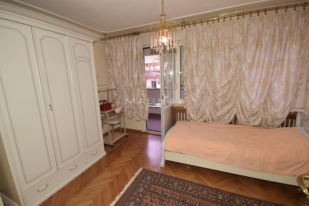 Slika 8 - Milovana Jankovića,  Kuća na prodaju, 225m2, 430.000€