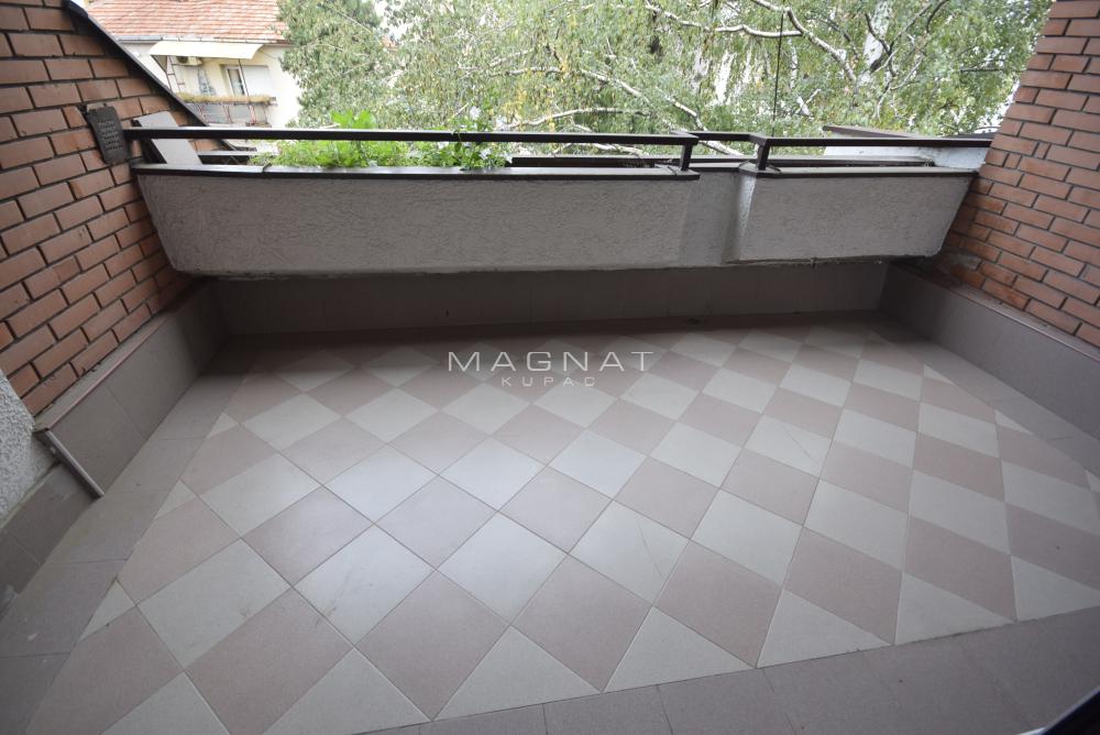 Slika 10 - Milovana Jankovića,  Kuća na prodaju, 225m2, 430.000€