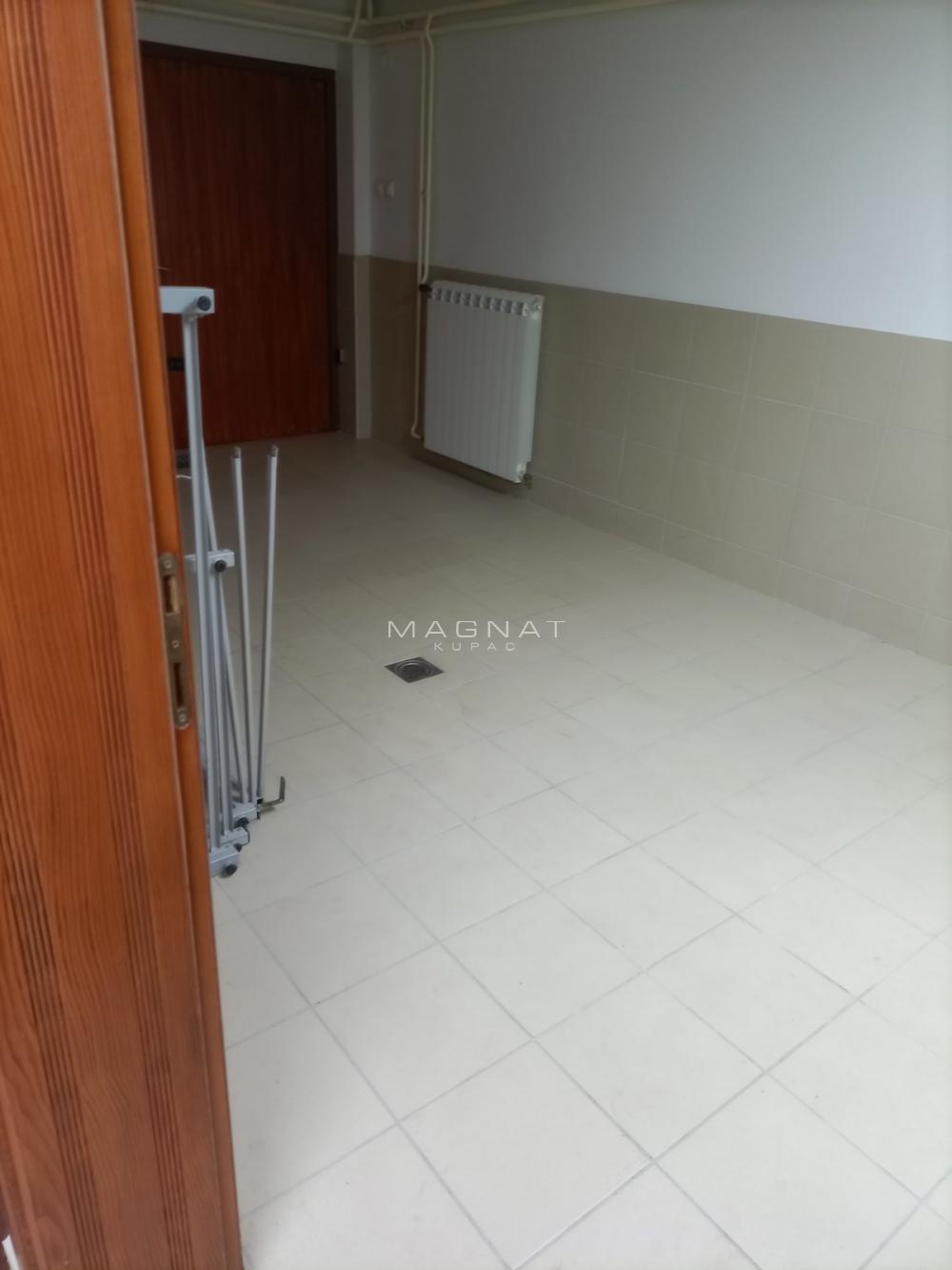 Slika 4 - Porodice Zastavniković,  Kuća na prodaju, 400m2, 315.000€
