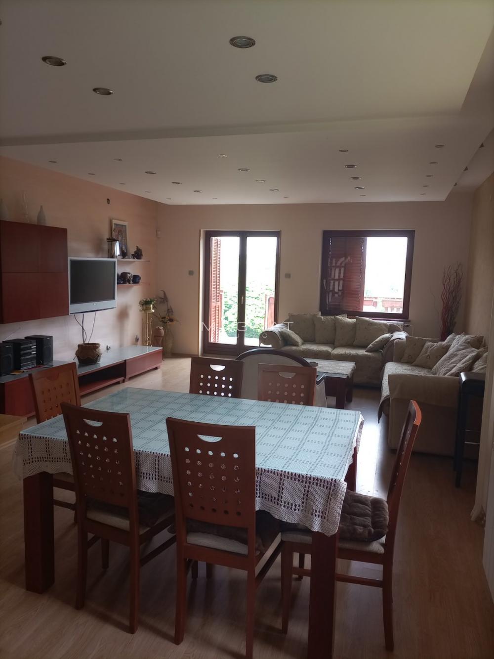 Slika 6 - Porodice Zastavniković,  Kuća na prodaju, 400m2, 315.000€