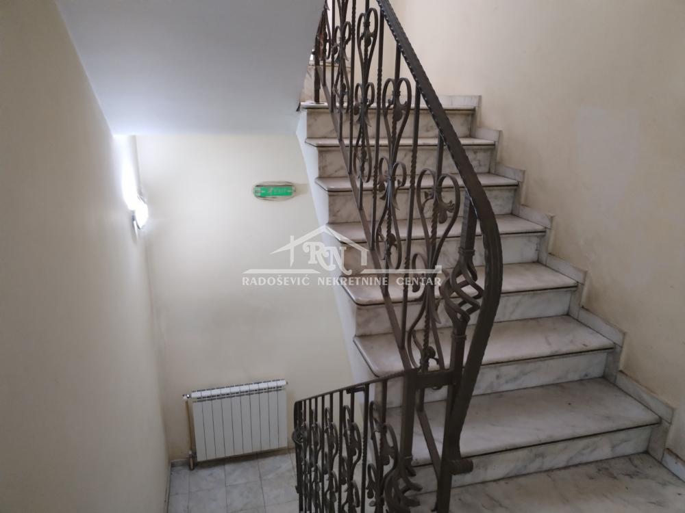 Slika 3 - Južni Bulevar, Dvoiposoban stan za izdavanje, 80m2, 600€