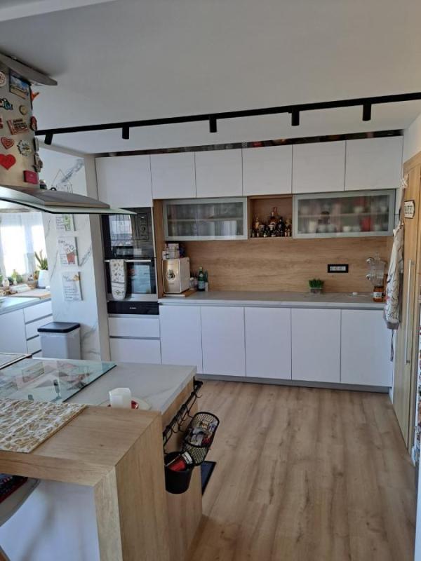 Slika 2 - Petosoban stan na prodaju, 270m2, 450.000€