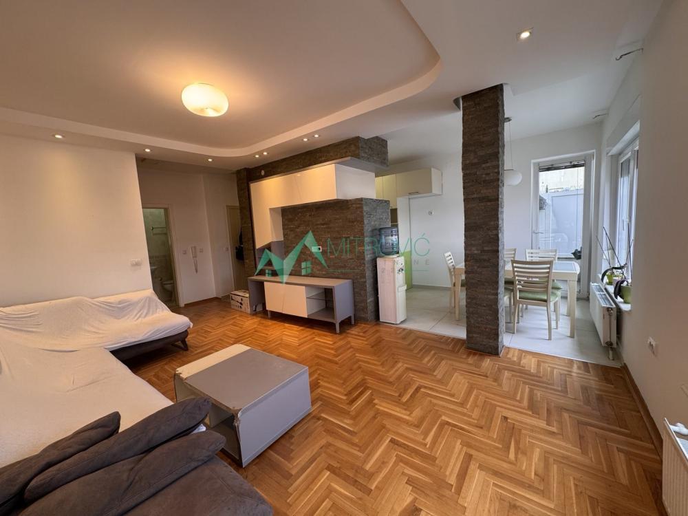 Glavna slika -Šestosoban stan na prodaju, 119m2, 272.950€