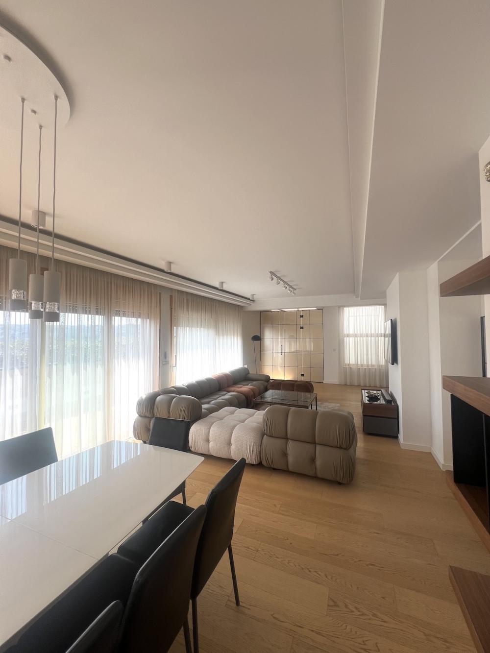 Slika 1 - Nebojsina, Četvorosoban stan za izdavanje, 237m2, 4.000€