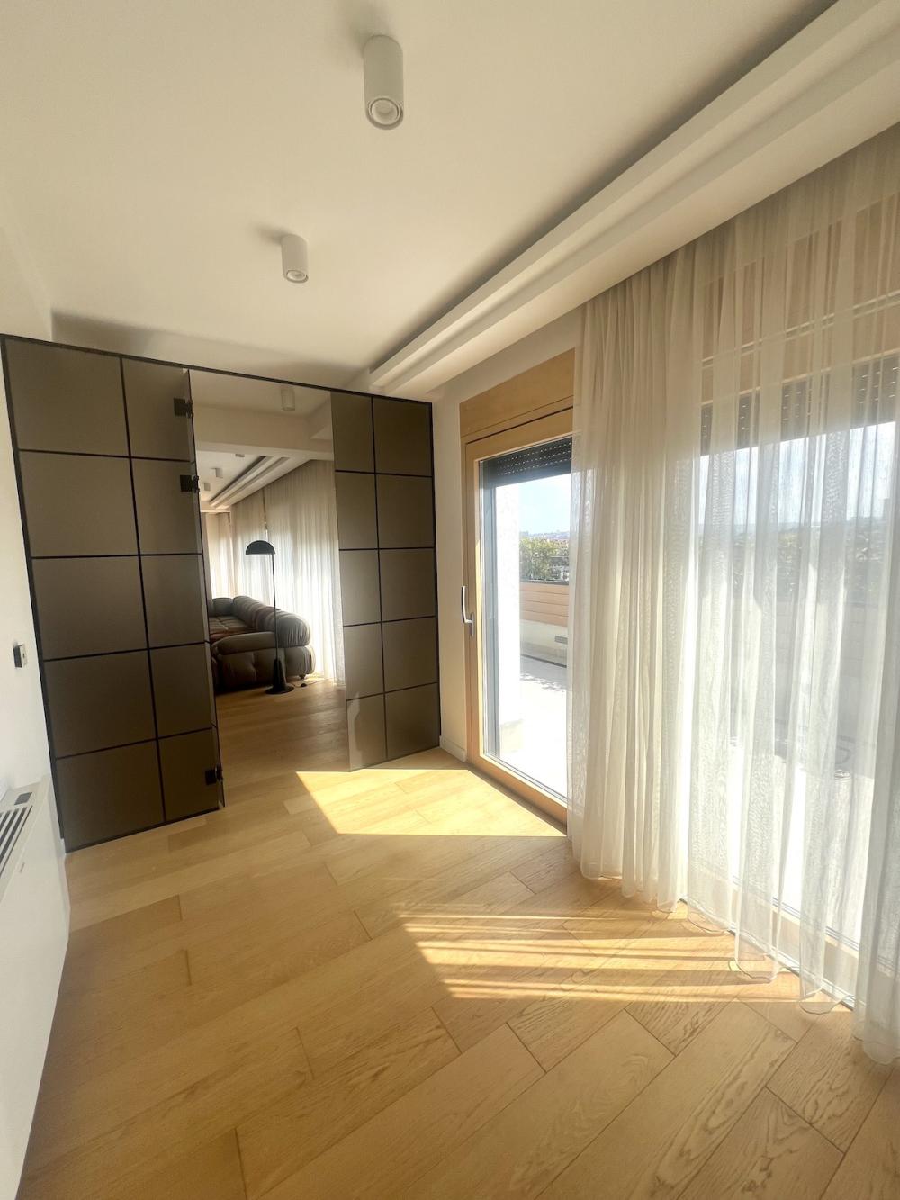 Slika 6 - Nebojsina, Četvorosoban stan za izdavanje, 237m2, 4.000€