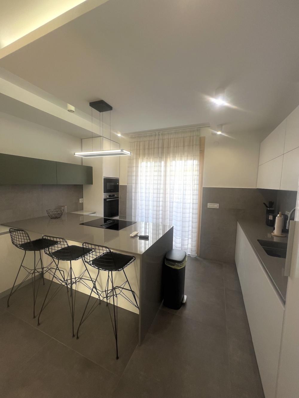 Slika 7 - Nebojsina, Četvorosoban stan za izdavanje, 237m2, 4.000€