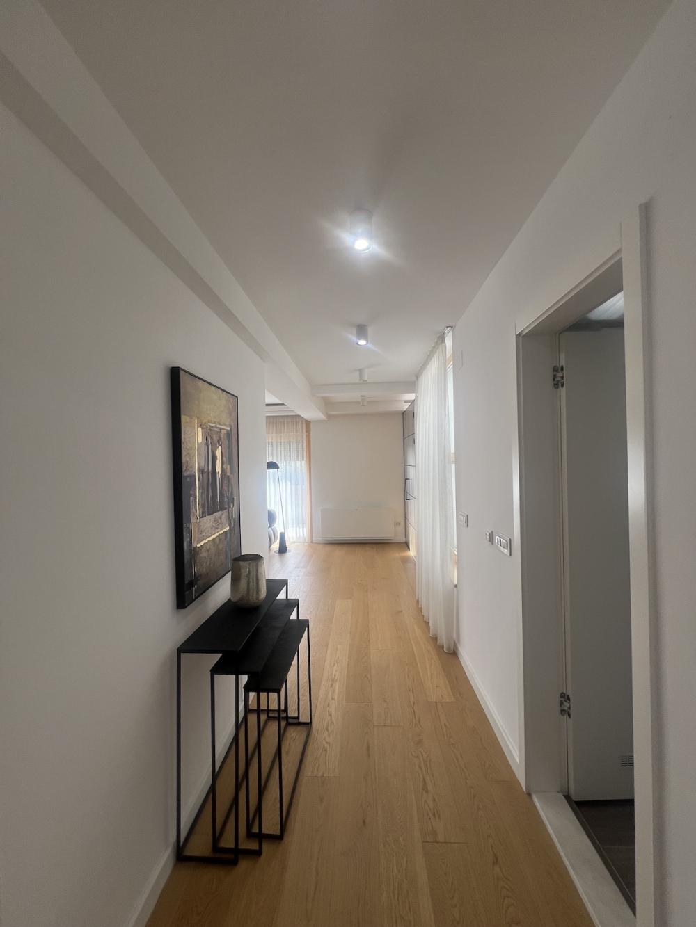 Slika 9 - Nebojsina, Četvorosoban stan za izdavanje, 237m2, 4.000€