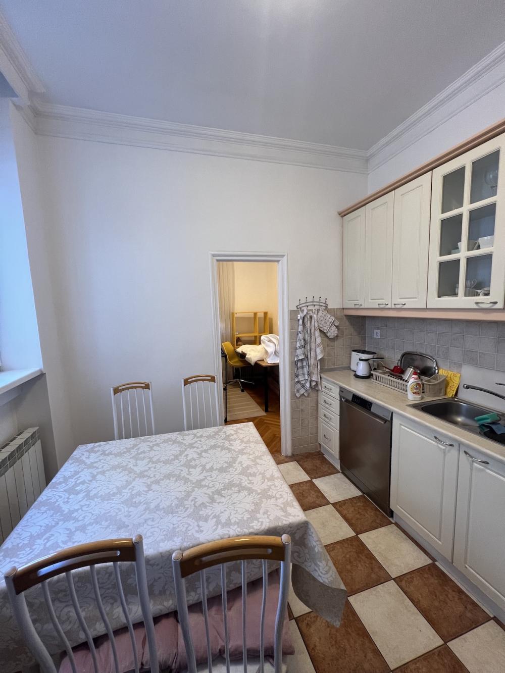 Slika 6 - Kralja Milutina, Troiposoban stan za izdavanje, 100m2, 1.000€