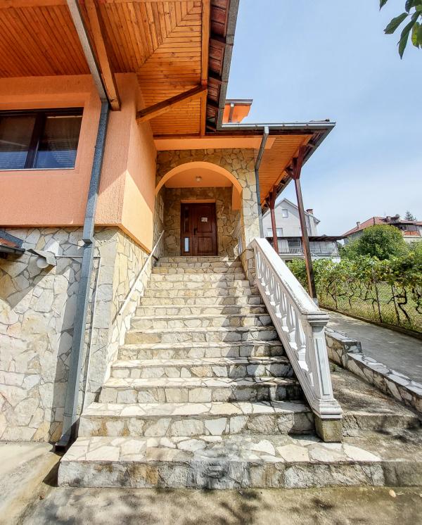 Slika 1 - Porodice Ilic,  Kuća na prodaju, 295m2, 300.000€