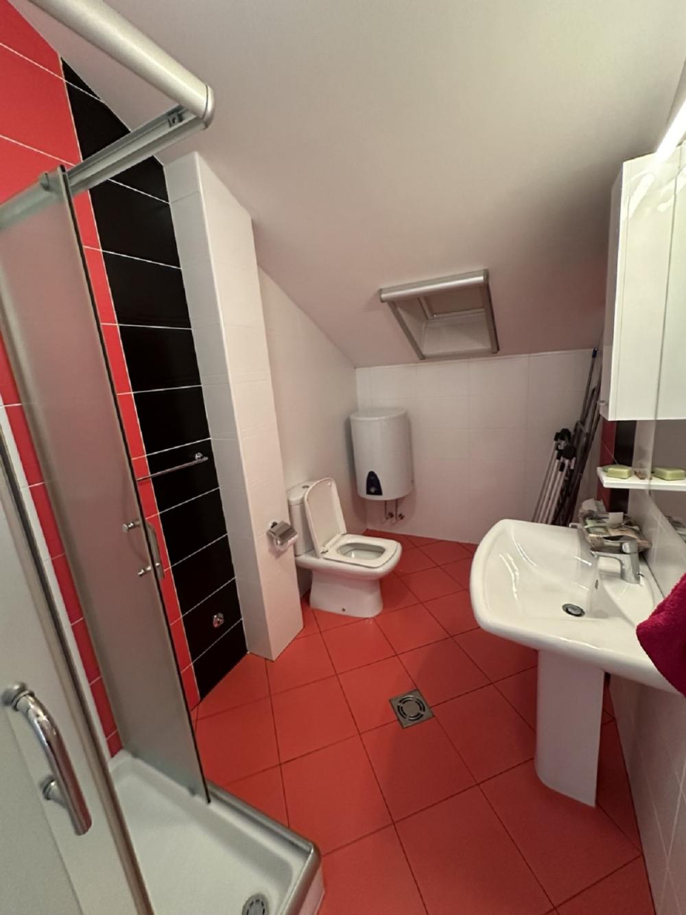 Slika 9 - Dobanovacka,  Kuća na prodaju, 250m2, 550.000€