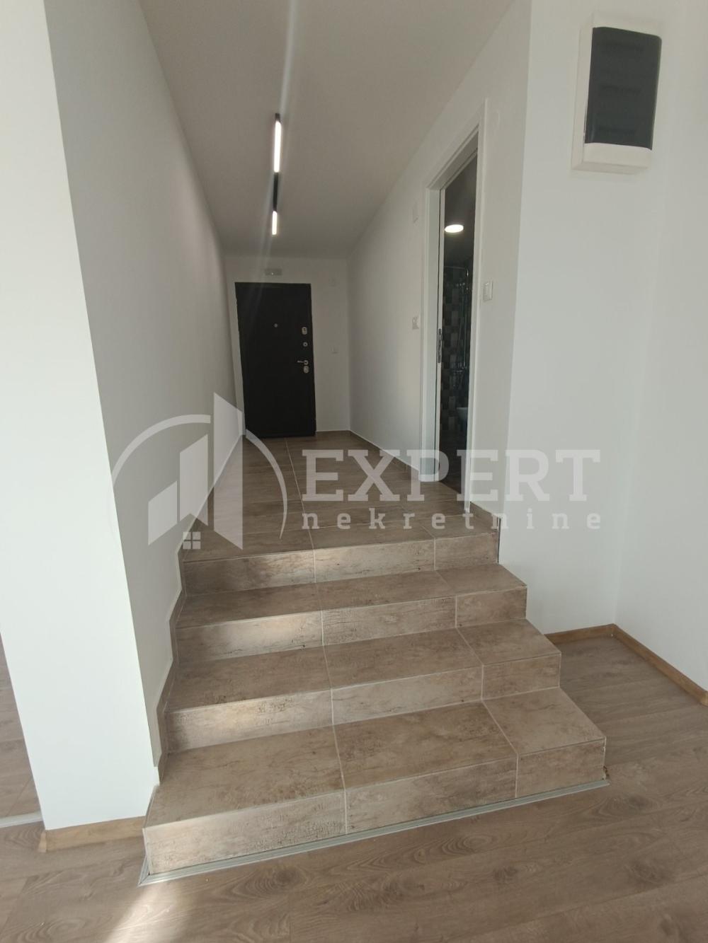 Slika 10 - Nade Tomić,  Lokal za izdavanje, 229m2, 1.600€