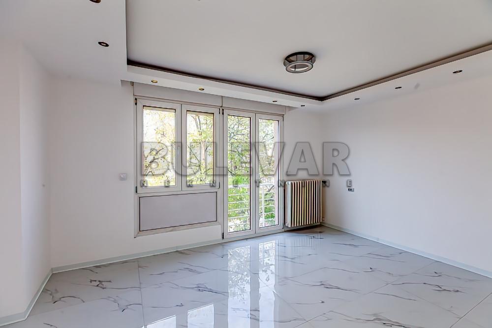 Glavna slika -Vožda Karađorđa,  Lokal za izdavanje, 51m2, 500€