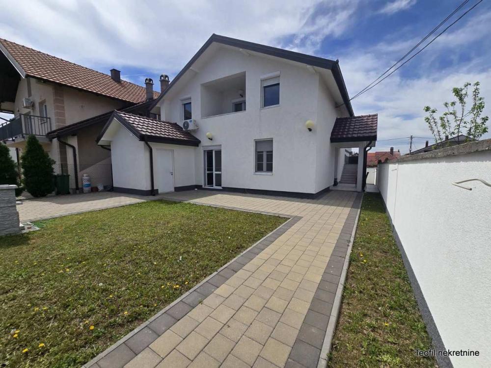 Slika 1 - Milovana Vidaka,  Kuća na prodaju, 200m2, 290.000€