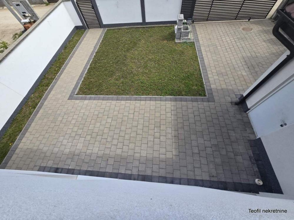 Slika 2 - Milovana Vidaka,  Kuća na prodaju, 200m2, 290.000€