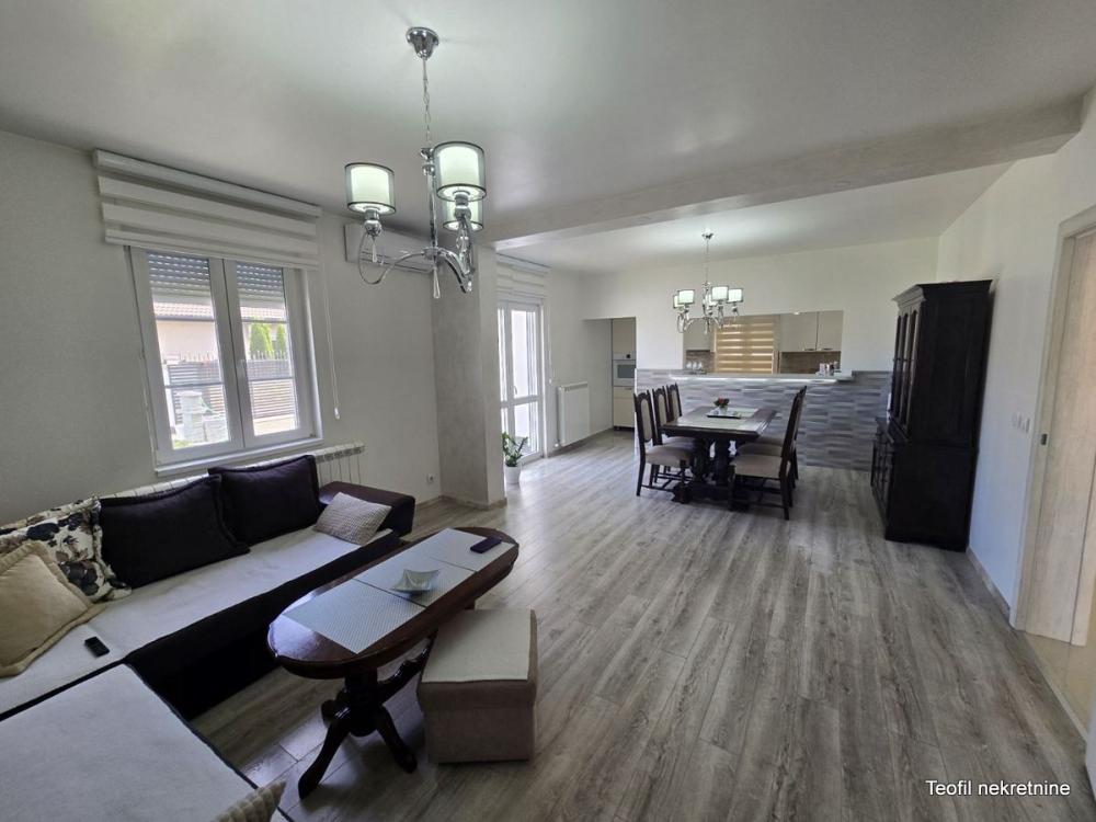 Slika 3 - Milovana Vidaka,  Kuća na prodaju, 200m2, 290.000€