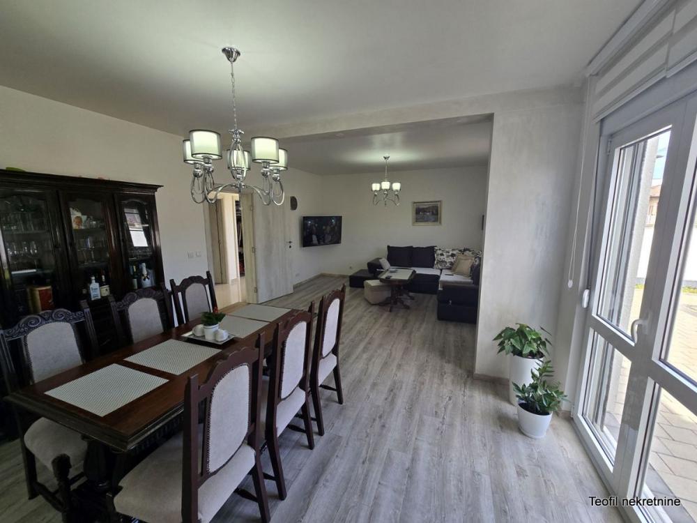 Slika 4 - Milovana Vidaka,  Kuća na prodaju, 200m2, 290.000€