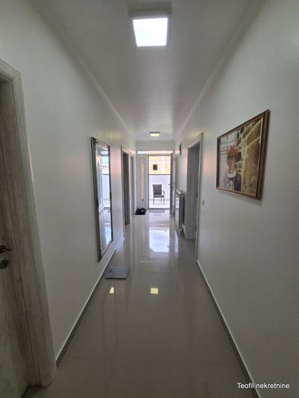 Slika 6 - Milovana Vidaka,  Kuća na prodaju, 200m2, 290.000€