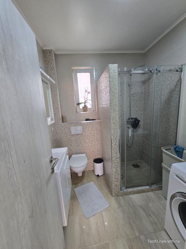 Slika 9 - Milovana Vidaka,  Kuća na prodaju, 200m2, 290.000€