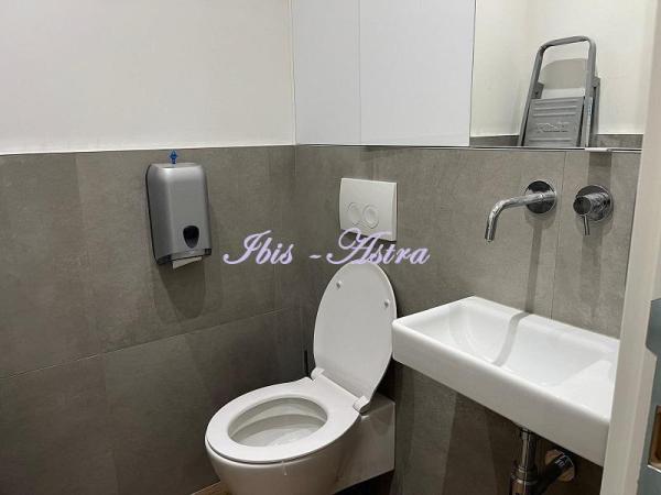 Slika 8 - Požarevačka,  Lokal za izdavanje, 42m2, 1.200€