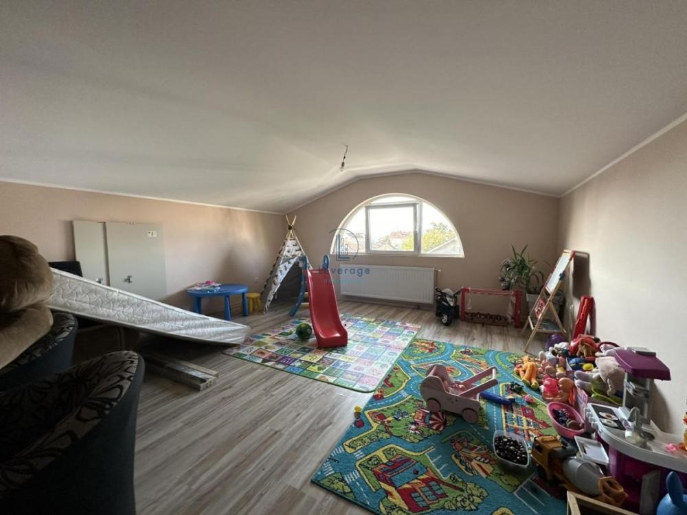 Slika 8 - Crkvena, Četvoroiposoban stan na prodaju, 173m2, 190.000€