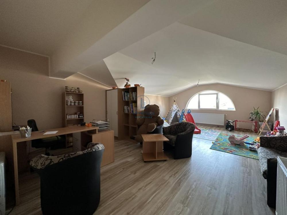 Slika 10 - Crkvena, Četvoroiposoban stan na prodaju, 173m2, 190.000€