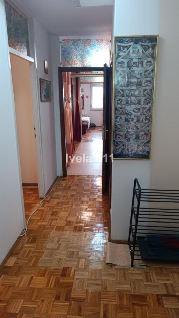 Slika 5 - Trgovačka, Troiposoban stan na prodaju, 101m2, 270.000€