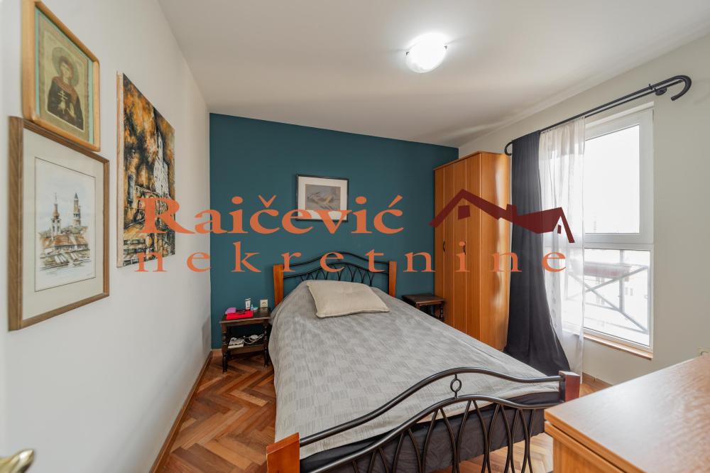 Slika 10 - 22. oktobra, Petosoban stan na prodaju, 158m2, 350.000€