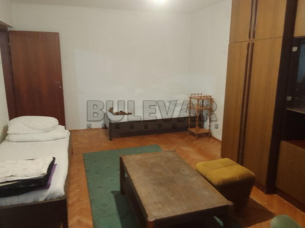 Slika 6 - Bulevar svetog cara, Troiposoban stan za izdavanje, 90m2, 400€