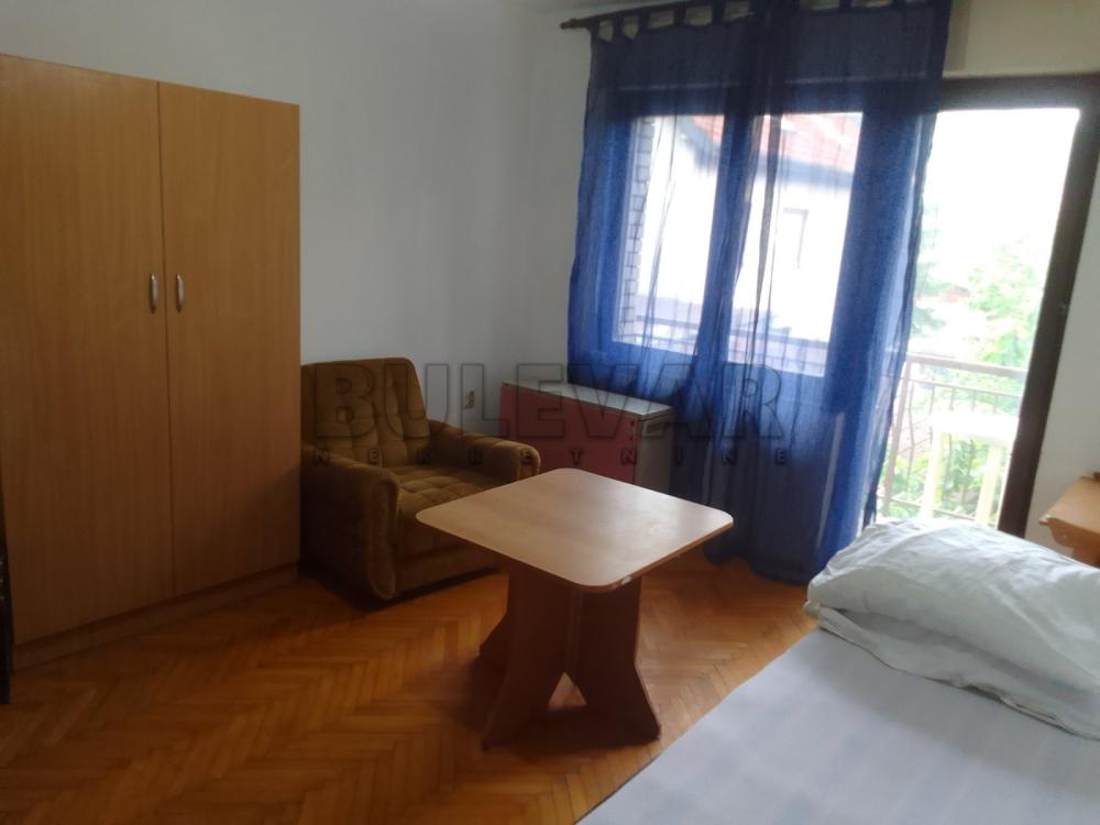 Slika 4 - Bulevar svetog cara, Troiposoban stan za izdavanje, 90m2, 400€